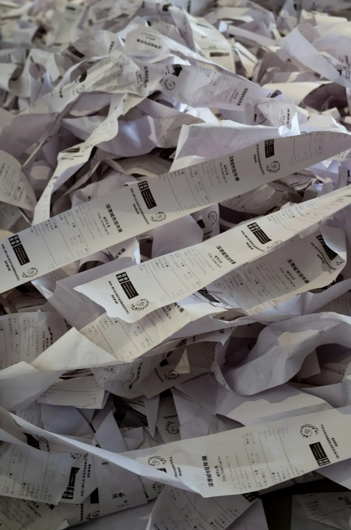 Pila de papeles y documentos